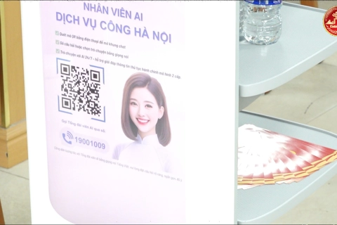 Phường Cửa Nam: Độc đáo robot hướng dẫn người dân làm thủ tục hành chính