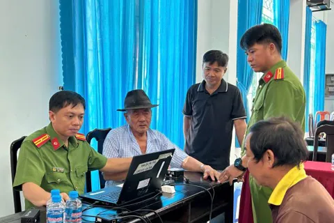 Công an TP Hồ Chí Minh: nghĩa tình đầu Xuân, thắp lên hy vọng tìm lại danh tính liệt sĩ