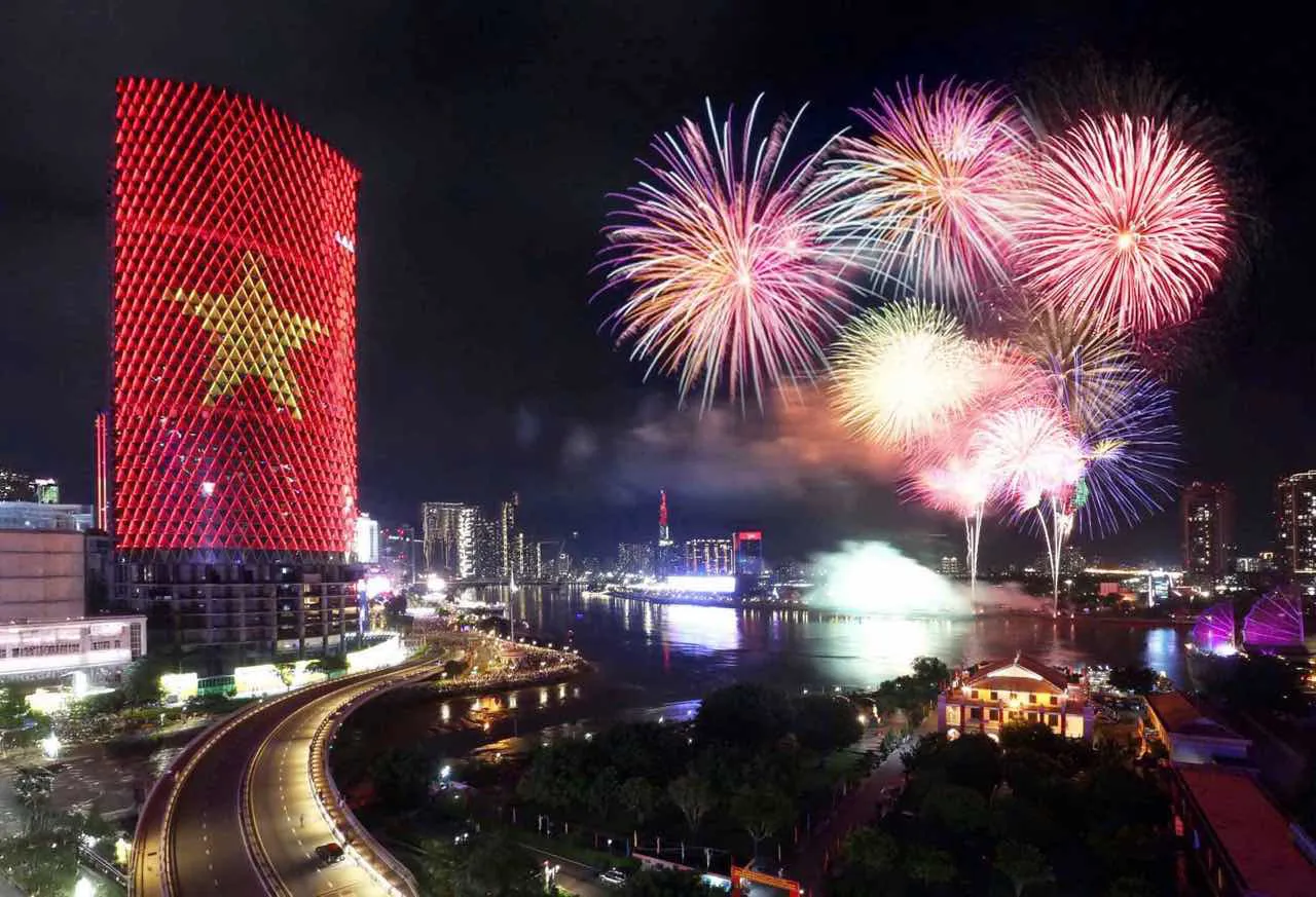 Giao thừa Bính Ngọ tại TP Hồ Chí Minh: an toàn, văn minh và đậm đà bản sắc