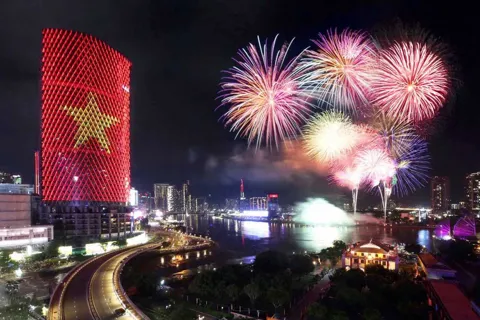 Giao thừa Bính Ngọ tại TP Hồ Chí Minh: an toàn, văn minh và đậm đà bản sắc