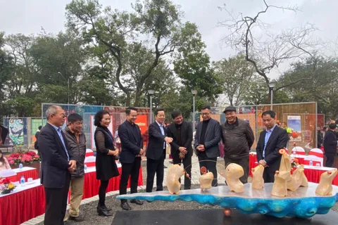 Phường Hoàn Kiếm trưng bày các tác phẩm điêu khắc tiêu biểu dịp Tết Bính Ngọ