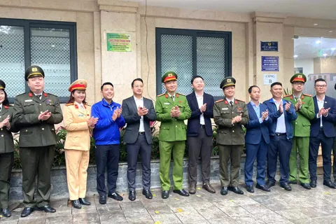 Tuổi trẻ Công an phường Hoàn Kiếm ra quân trồng cây xanh