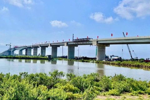 Hợp long cầu vượt sông Đáy quy mô trên 682 tỷ đồng, nối Ninh Bình và Nam Định