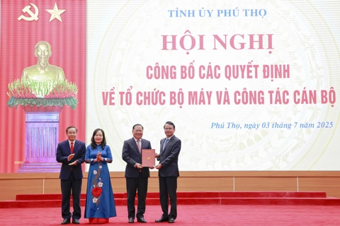 Phú Thọ công bố các quyết định về tổ chức bộ máy và công tác cán bộ
