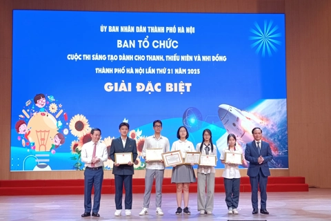 Đề tài “Trợ lý AI hỗ trợ khám phá nội dung sách giáo khoa qua lăng kính tò mò” đạt giải đặt biệt
