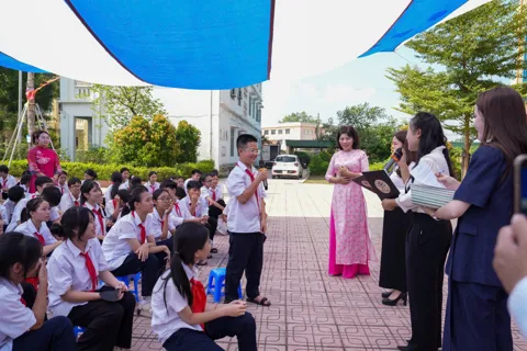 Học sinh xã Kiều Phú hào hứng với phiên tòa giả định – cách làm sáng tạo trong giáo dục pháp luật
