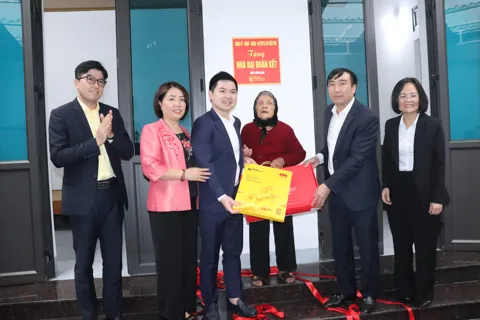 Kiều Phú khánh thành, bàn giao 33 nhà Đại đoàn kết và hệ thống camera an ninh