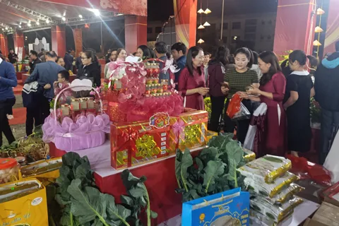 Vui Tết sắm hàng Việt: Không khí rộn ràng hội chợ Xuân Kiều Phú