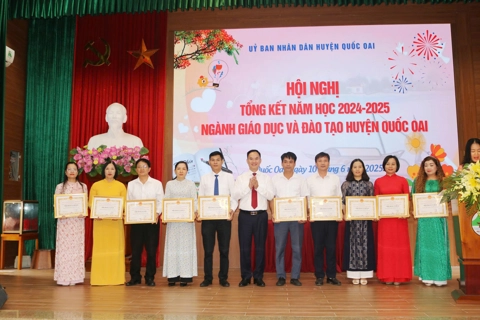 Huyện Quốc Oai khen thưởng nhiều tập thể, cá nhân ngành GD&ĐT
