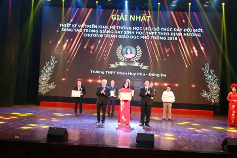 Thiết kế học liệu số thúc đẩy đổi mới sáng tạo trong dạy học Sinh học đạt giải Nhất Hội thi Sáng tạo Kỹ thuật Hà Nội lần II