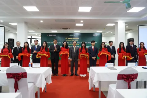 Khai trương Trung tâm Nghiên cứu - Phát triển - Đào tạo về khoa học và công nghệ phân tích