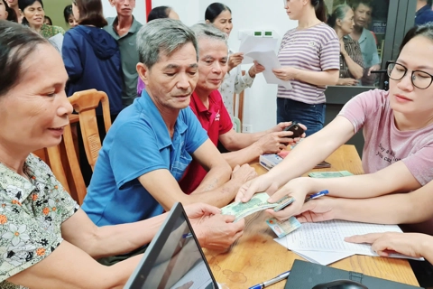 Xuyên đêm chi trả quà 2/9, Quốc Oai mang niềm vui kịp thời đến người dân