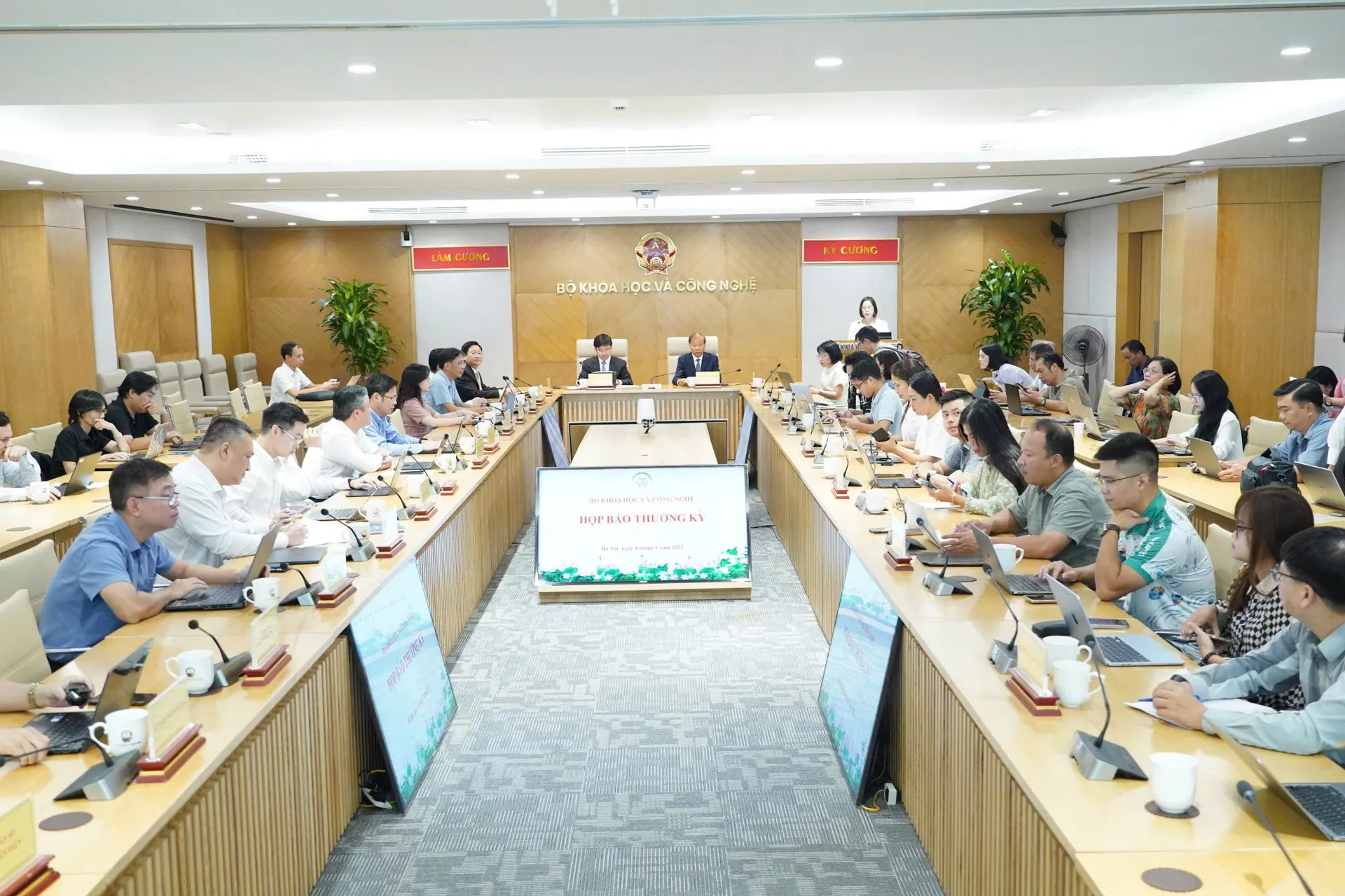 Công bố, phát động giải thưởng “Sản phẩm công nghệ số Make in Viet Nam” năm 2025