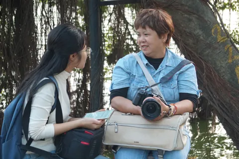 Giữ hồn ký ức bên Hồ Gươm – nghề chụp ảnh dạo trong thời đại công nghệ số