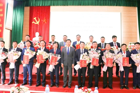 Công bố các quyết định về công tác cán bộ tại xã Phú Cát