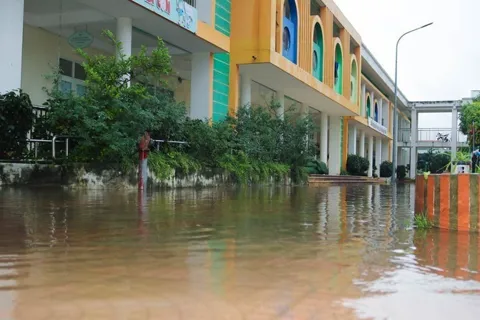 Xã Quốc Oai chủ động ứng phó ngập úng do ảnh hưởng bão số 10
