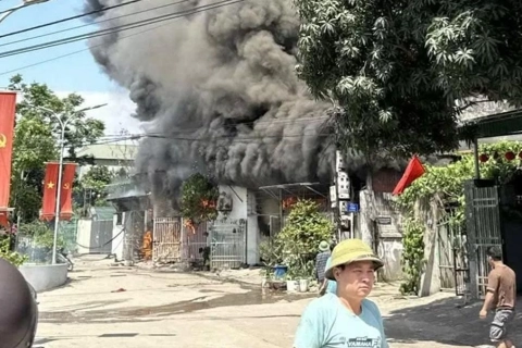 Thái Nguyên: cháy lớn tại phường Gia Sàng, khói lửa bao trùm nhiều nhà dân
