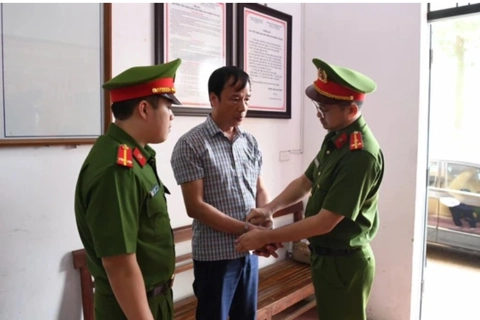 Phú Thọ: bắt khẩn cấp Chủ tịch UBND xã Thạch Khoán 