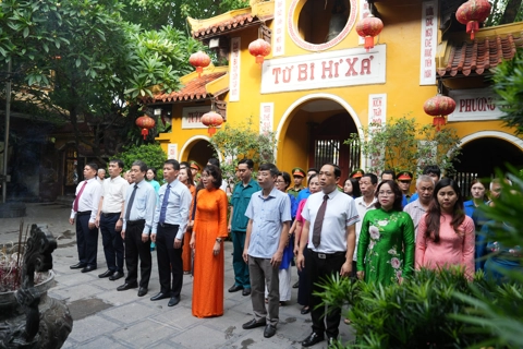 Phường Cửa Nam tri ân các anh hùng liệt sĩ, thương bệnh binh nhân kỷ niệm 78 năm Ngày Thương binh - Liệt sĩ
