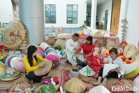 Trải nghiệm không gian nghề nón làng Chuông