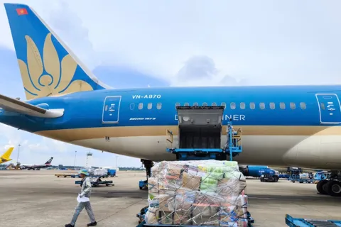 Vietnam Airlines vận chuyển miễn phí hàng cứu trợ tới miền Trung bị ảnh hưởng mưa lũ