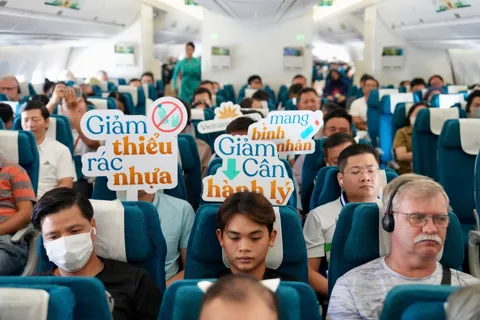 “Bay nhẹ tới Hà Nội”: Khi hành trình xanh chạm vào sắc thu Thủ đô