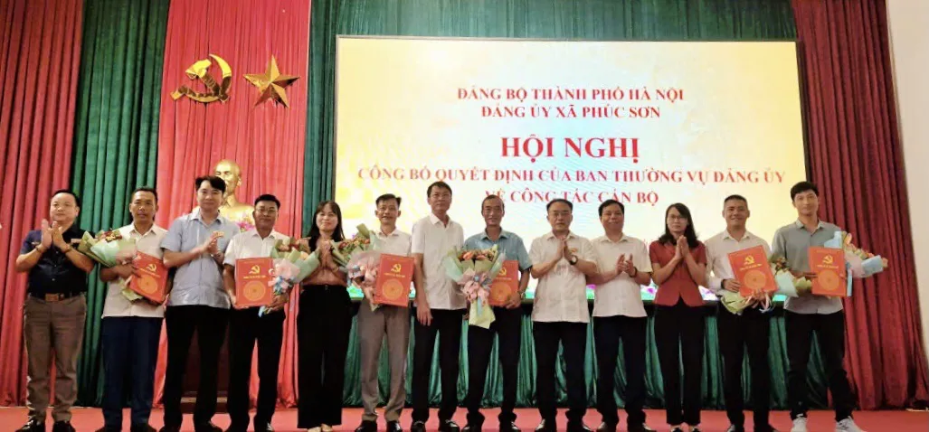 Xã Phúc Sơn: trao quyết định thành lập Khối Dân vận xã và Tổ Dân vận thôn