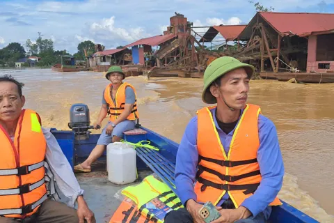 Xã Hương Sơn: Hướng về đồng bào vùng lũ