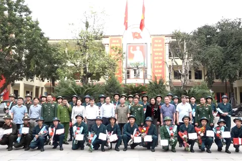 Xã Mỹ Đức: gặp mặt, tặng quà công dân nhập ngũ