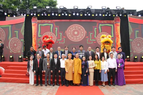 Xúc động Lễ kỷ niệm 100 năm xây dựng Đền Đức Trần triều (Phù Giang Vọng Từ)
