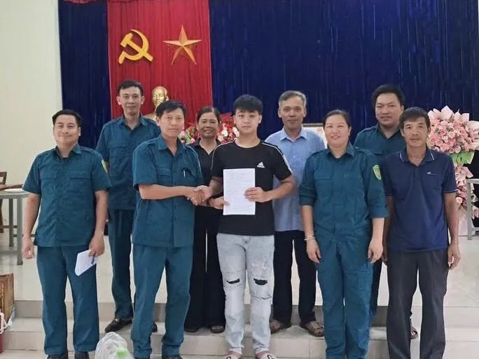 Xã Hương Sơn: tiếp nhận 7 lá đơn tình nguyện tham gia nghĩa vụ quân sự, Công an Nhân dân
