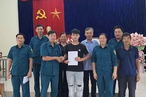 Xã Hương Sơn: tiếp nhận 7 lá đơn tình nguyện tham gia nghĩa vụ quân sự, Công an Nhân dân
