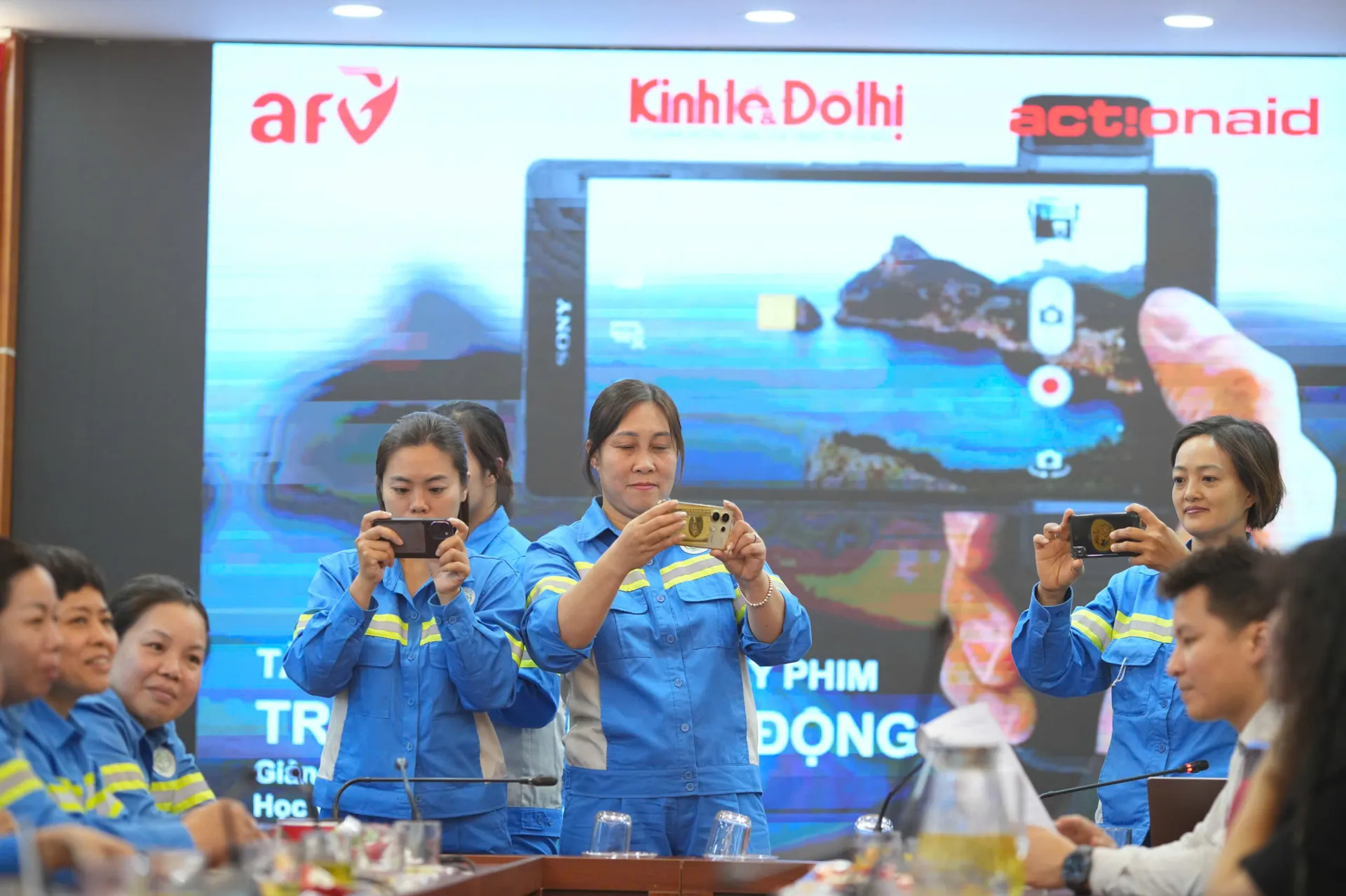 “An sinh hạnh phúc cho nữ công nhân môi trường”