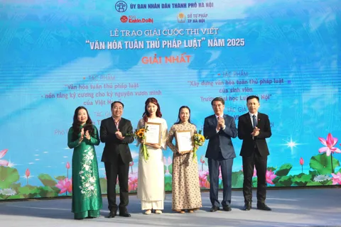 Phó Chủ tịch UBND TP Hà Nội Nguyễn Xuân Lưu gửi Thư biểu dương tác giả đoạt giải Cuộc thi viết "Văn hoá tuân thủ pháp luật" năm 2025