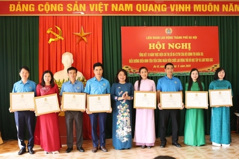 Biểu dương công nhân, viên chức, lao động Thủ đô điển hình trong học tập, làm theo Bác
