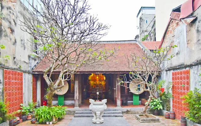 Thu phí tham quan Đền Bạch Mã, Đình Kim Ngân