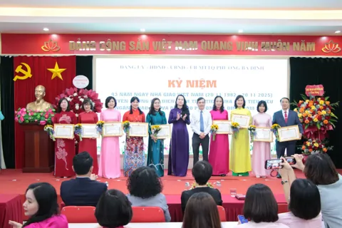 Phường Ba Đình tuyên dương nhà giáo tiêu biểu
