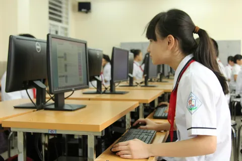 Khi mạng xã hội trở thành cạm bẫy, ai sẽ bảo vệ con trẻ?