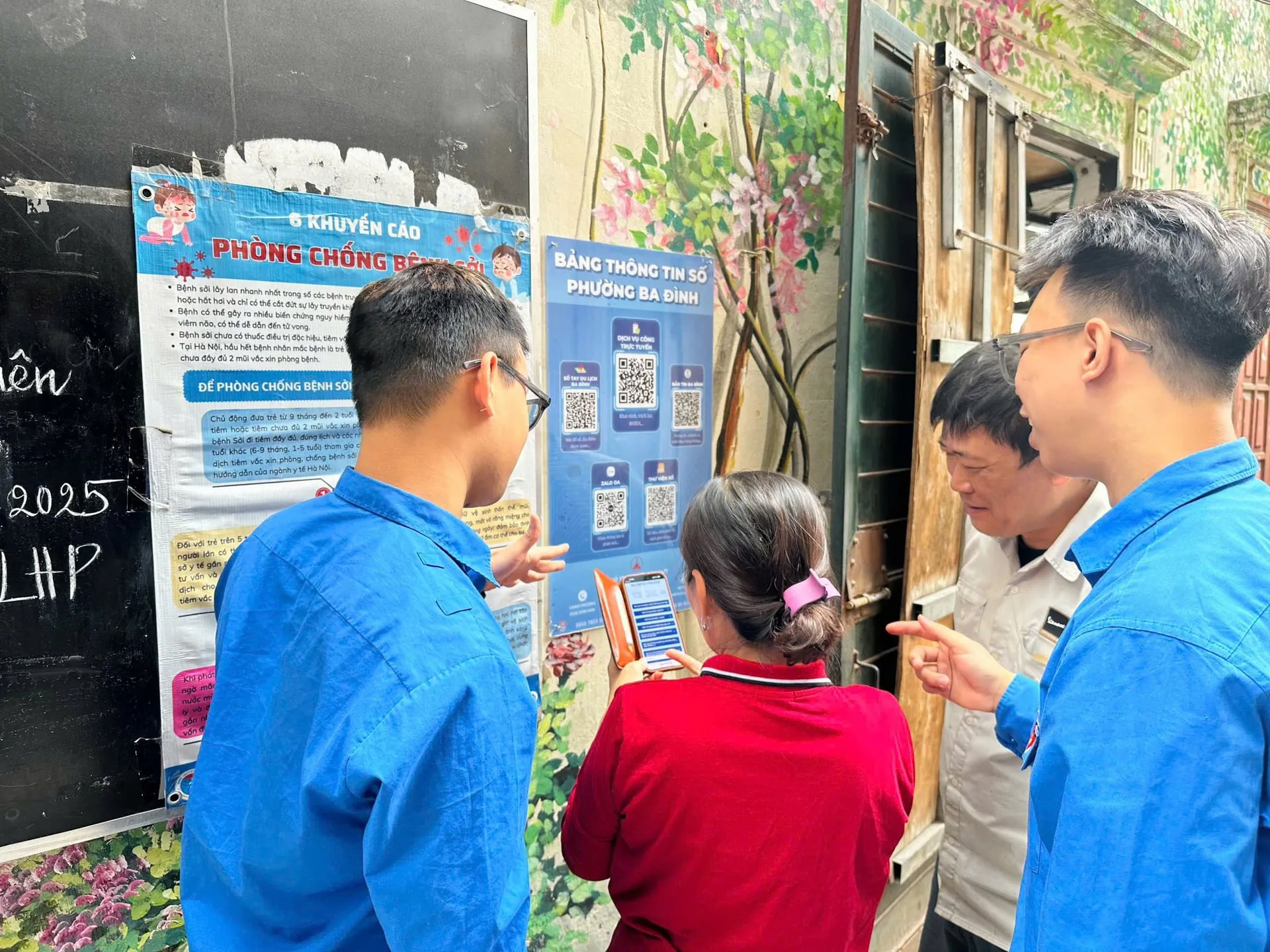 Triển khai 60 “Bảng tin số” tại phường Ba Đình