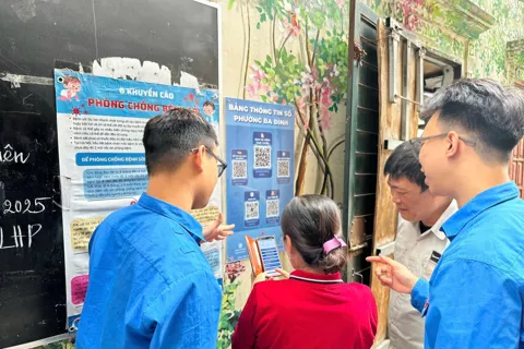 Triển khai 60 “Bảng tin số” tại phường Ba Đình