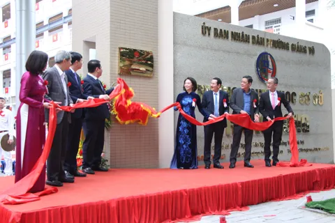 Phường Giảng Võ: Gắn biển công trình Trường THCS Thăng Long chào mừng Đại hội XIV của Đảng