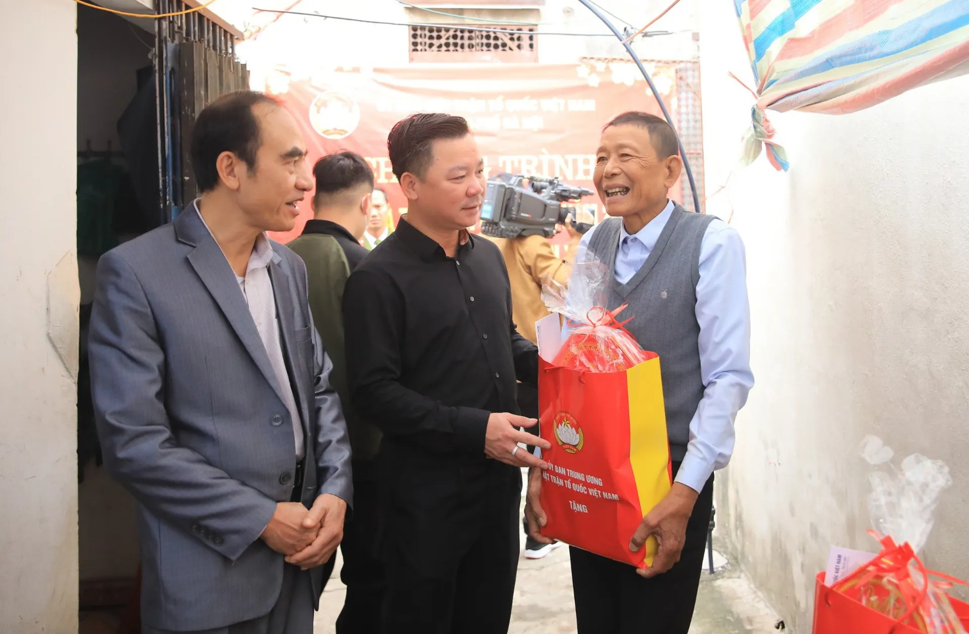 Nâng mức chuẩn trợ giúp xã hội theo Luật Thủ đô
