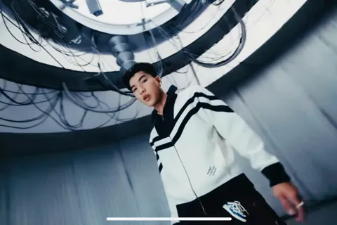 Không gian mạng và cuộc chiến chống “âm nhạc dung tục”