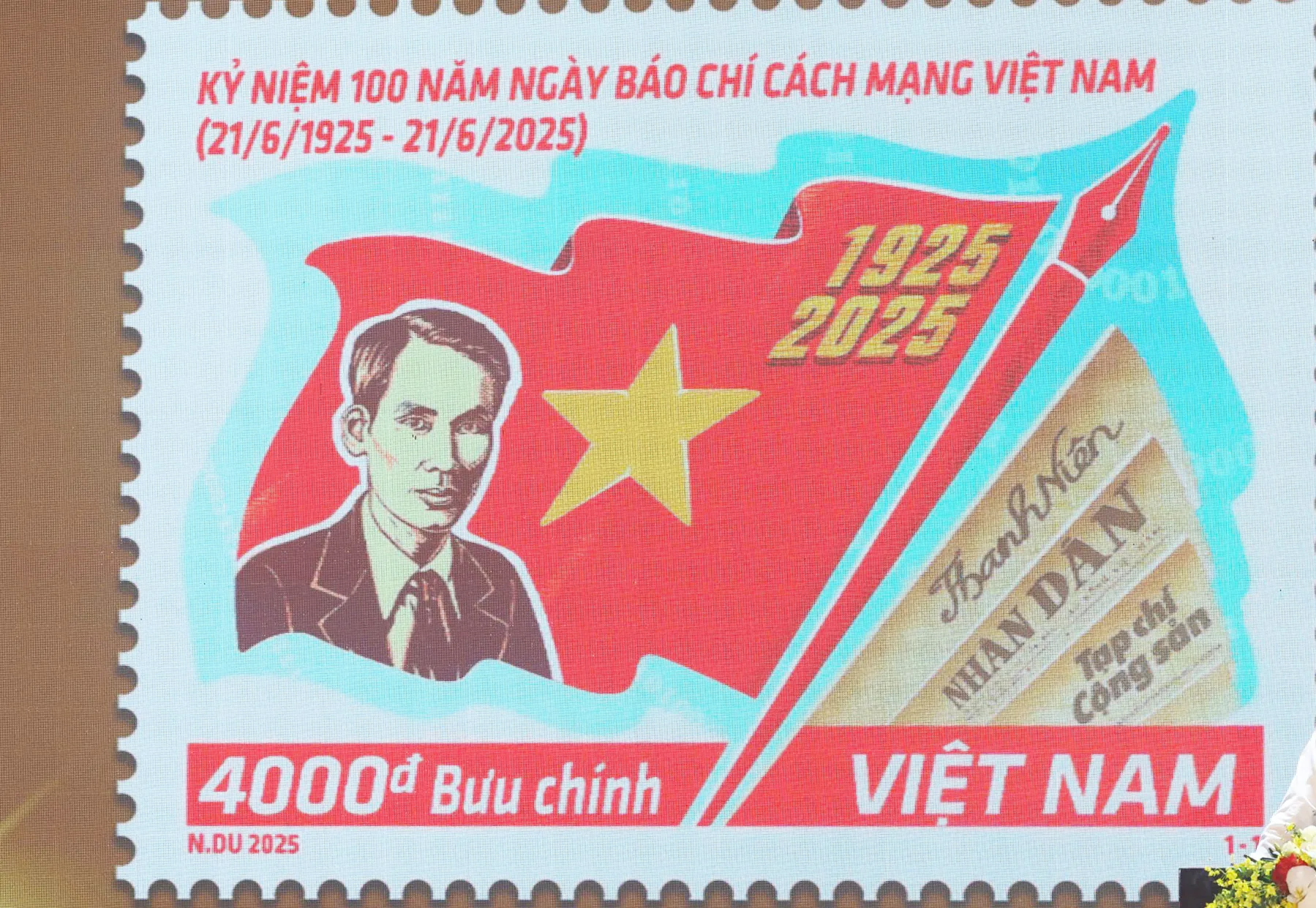 Phát hành bộ tem đặc biệt tôn vinh hành trình 100 năm Báo chí Cách mạng