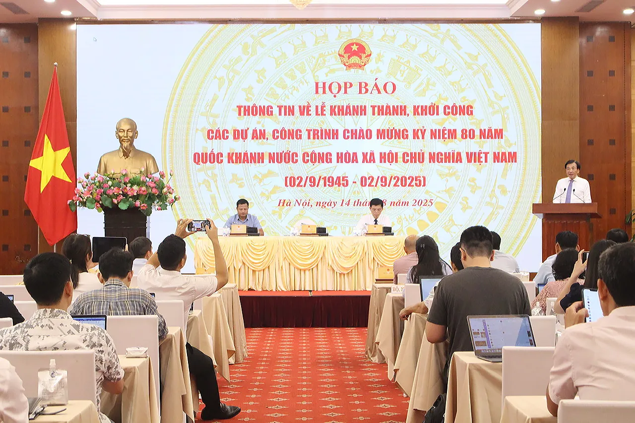 Khánh thành và khởi công hàng trăm công trình trên khắp cả nước
