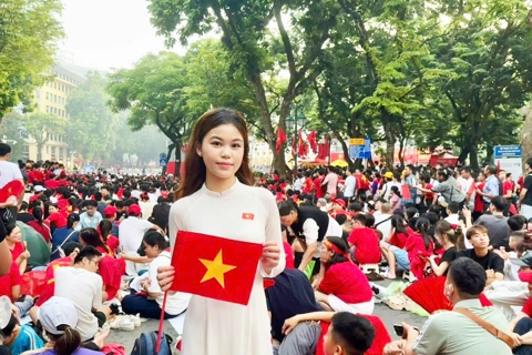 Thế hệ trẻ Thủ đô xúc động và tự hào trong ngày hội non sông
