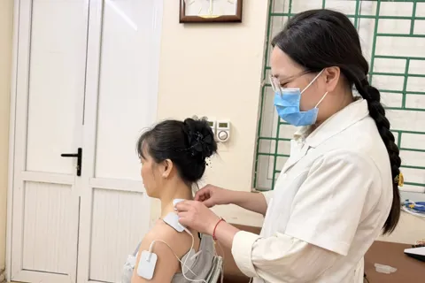 Xã Tây Phương triển khai điều trị Y học cổ truyền, chăm sóc sức khỏe Nhân dân