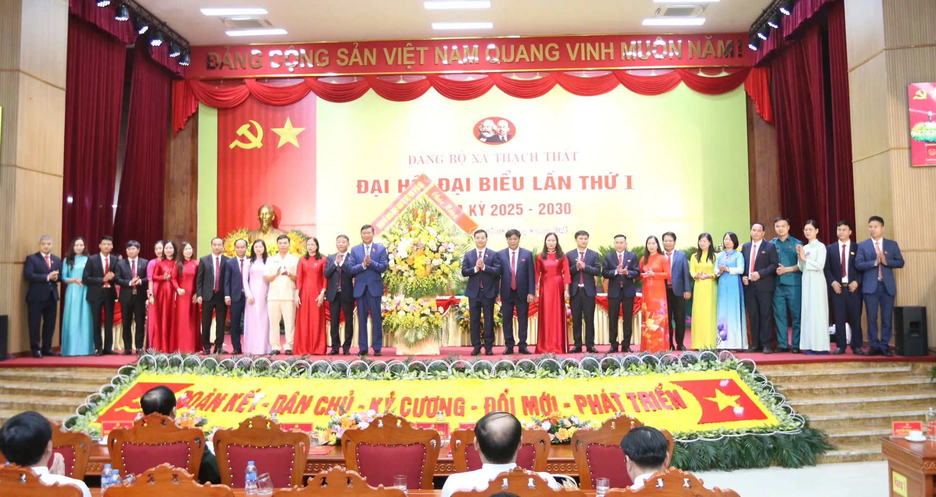 Xây dựng xã Thạch Thất văn minh, hiện đại, Nhân dân hạnh phúc