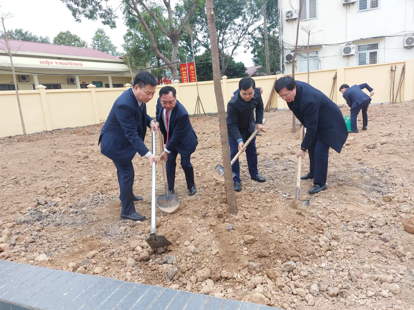 Huyện Thạch Thất phát động "Tết trồng cây đời đời nhớ ơn Bác Hồ"
