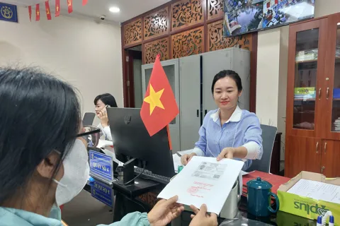 Nữ chuyên viên hành chính công nỗ lực đưa dịch vụ công đến gần người dân